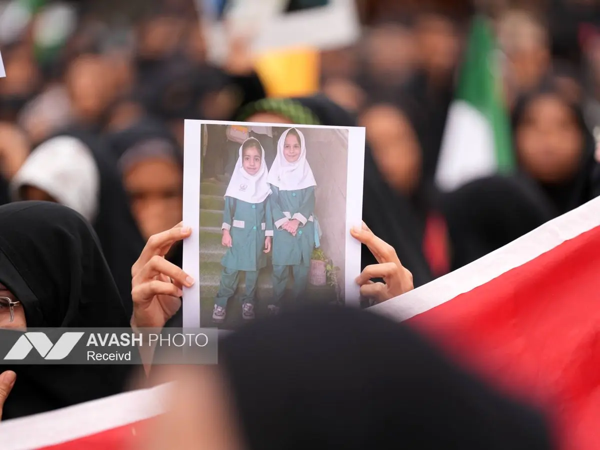 گزارش نصویری/ تشییع پیکر شهدای مدرسه میناب