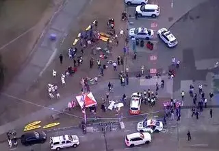 ۱۳ مصدوم در پی برخورد کامیون با ۵ وسیله نقلیه