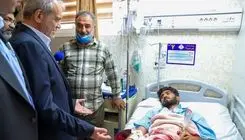 بازدید رئیس‌جمهور از مجروحان حادثه بندرعباس در بیمارستان
