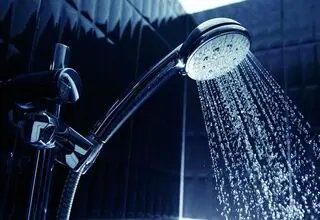 چرا باید حتما در تاریکی دوش بگیریم؟